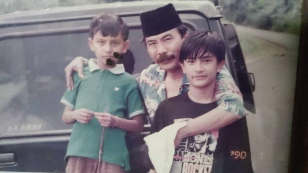 Lawas Banget, Ini 10 Kenangan Masa Kecil Artis Saat Masih Unyu-unyu!