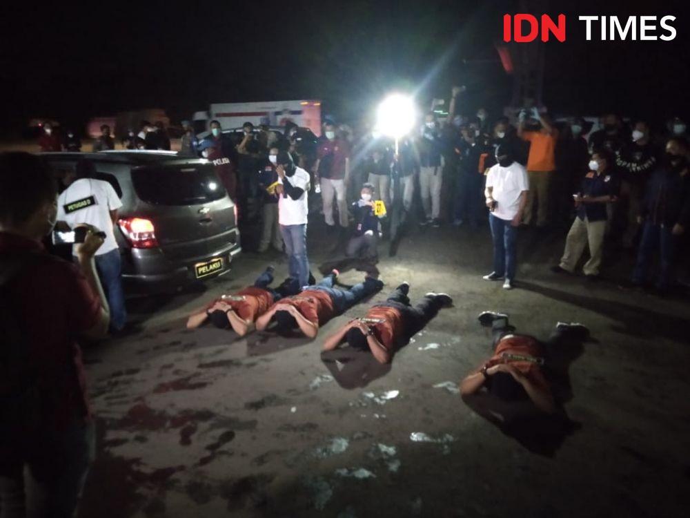 Polisi Temukan Senjata Api Beramunisi Saat Geledah Mobil Laskar FPI