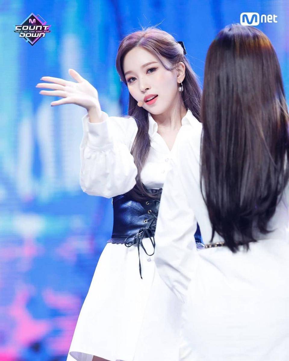 instagram.com/mina.twicejyp