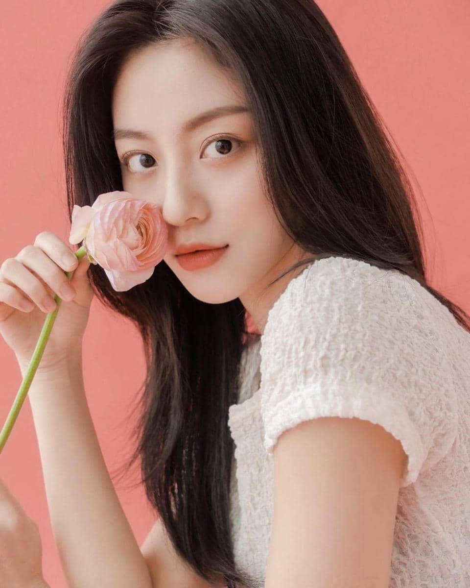 Kang Min Ah (instagram.com/minah320_97)