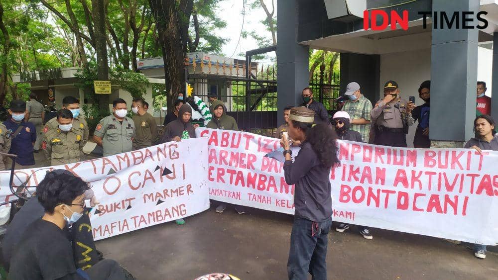 Aliansi Tolak Tambang Marmer Bontocani Demo di Kantor Gubernur Sulsel
