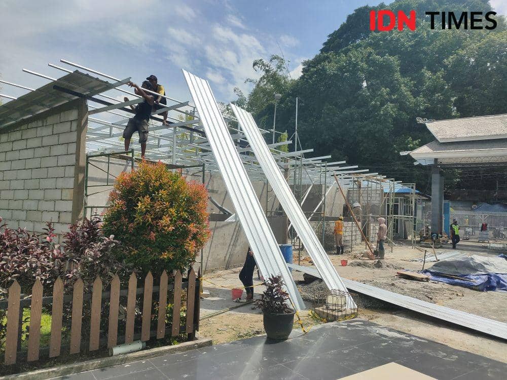 Pembangunan posko terpadu permanen angkutan nataru tahun 2020 di Pelabuhan Semayang Balikpapan dikebut, Senin (14/12/2020)/ IDN Times/Hilmansyah)