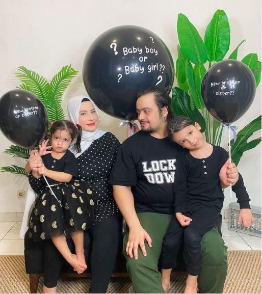 Hamil Anak Ketiga, 10 Potret Keluarga YouTuber Hits Tasyi Athasyia