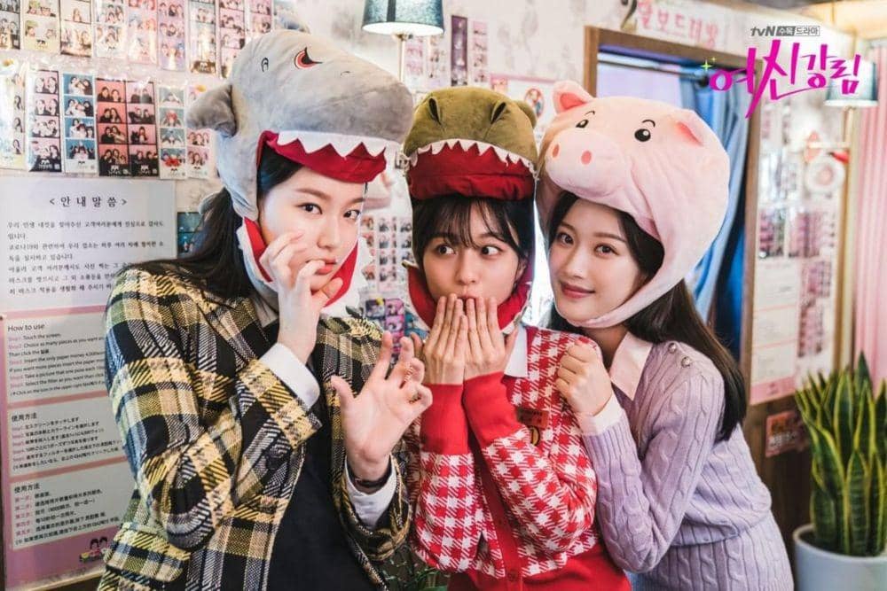 10 Adu Pesona Park Yoo Na-Kang Min Ah, Teman Joo Kyung di True Beauty