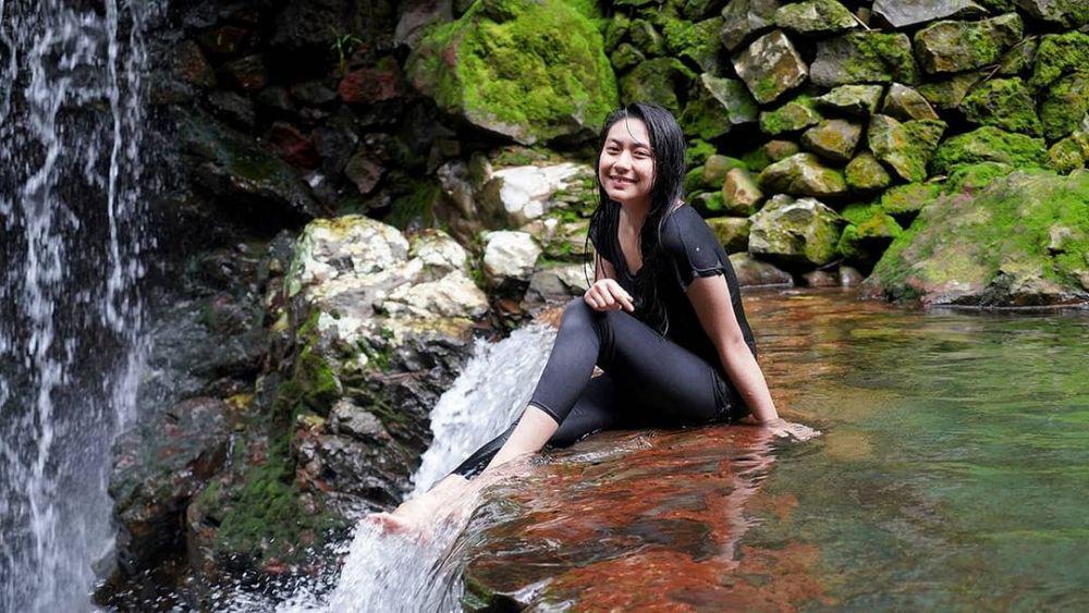10 Potret Keseruan Afiff Zahra Liburan di Air Terjun, Seru Banget!
