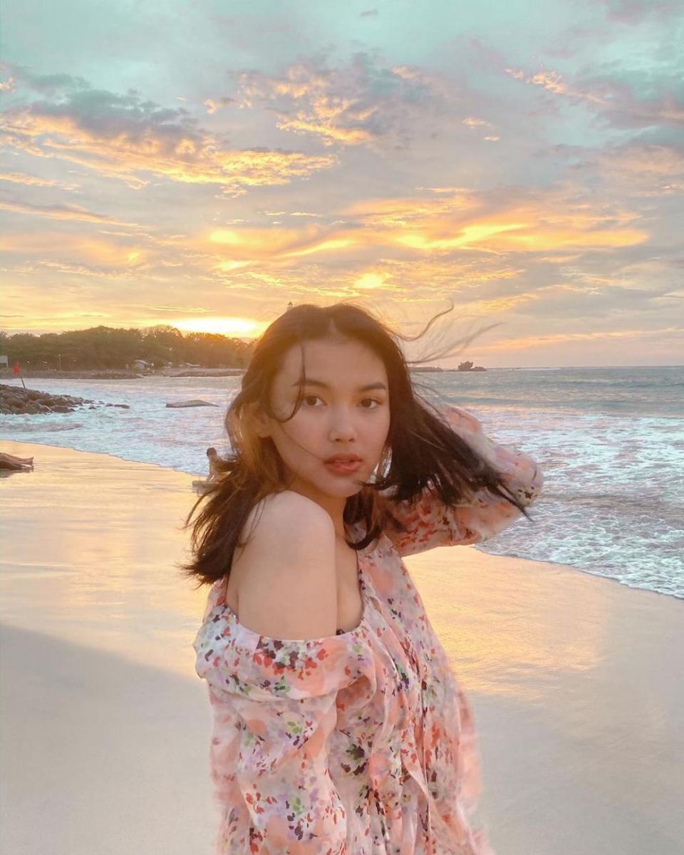 Bikin Terkesima! 10 Potret Memikat Shakira Jasmine Pelesiran ke Pantai