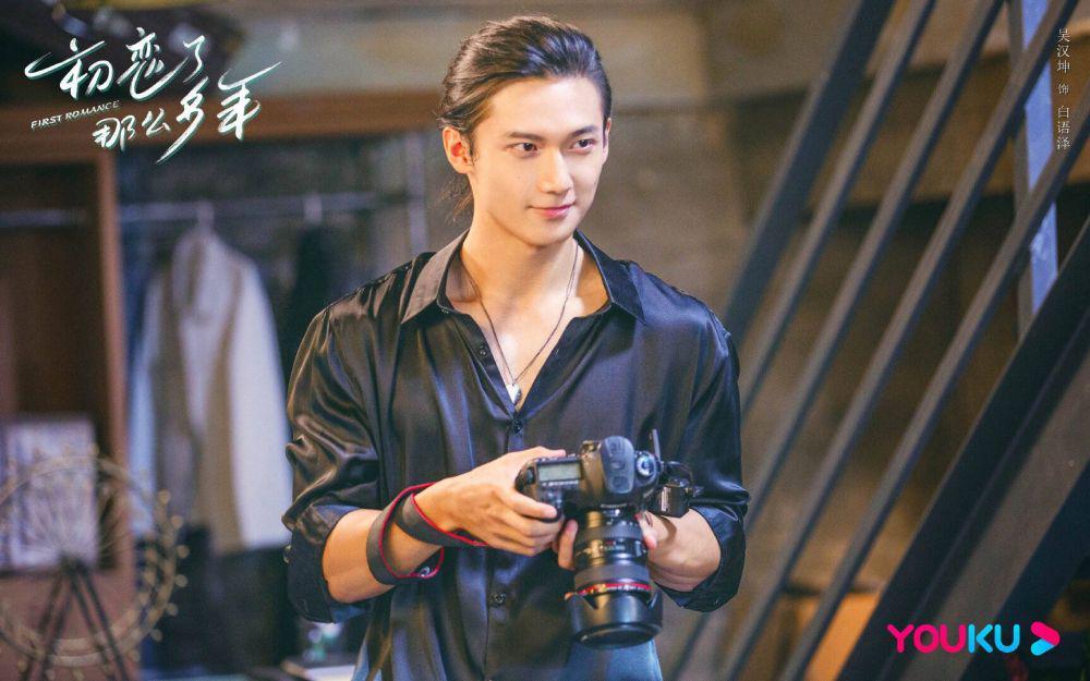 10 Potret Gagah Ken Wu, Pemeran Bai Yu Ze di CDrama 'First Romance'