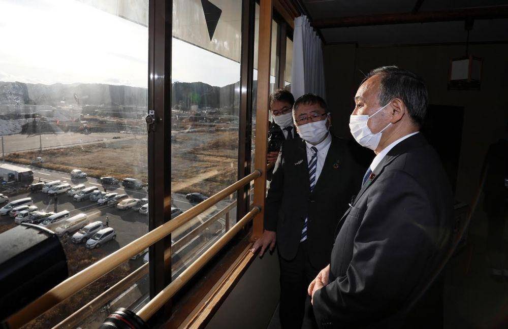 Potret PM Suga dari sisi samping. Twitter.com/JPN_PMO