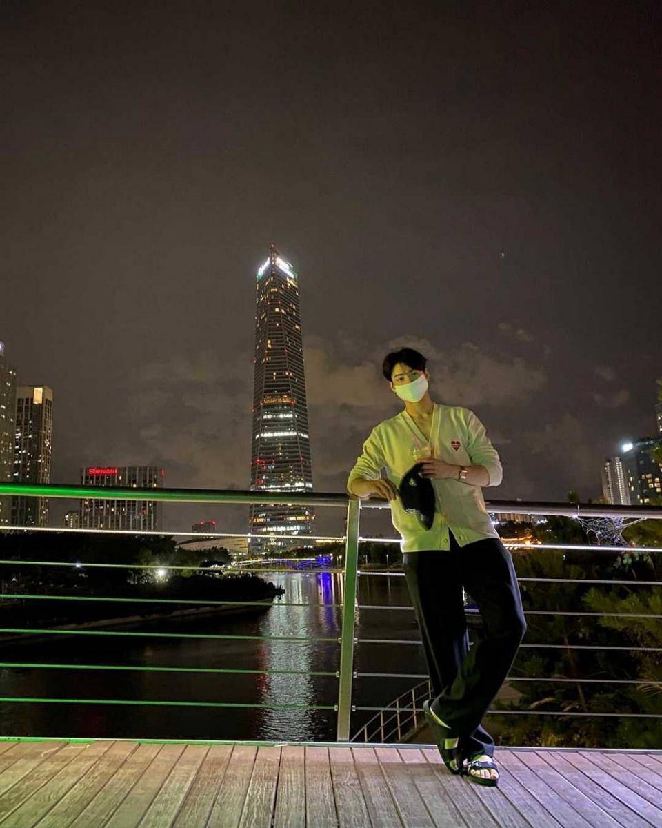 Instagram.com/eunwo.o_c