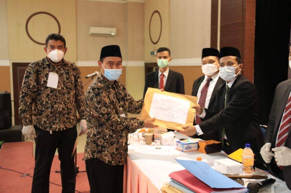 KPU Kota Depok saat akan membuka hasil penghitungan suara PPK Kecamatan Bojongsari pada rapat pleno terbuka tingkat kota di Hotel Bumi Wiyata, (IDNTimes/Dicky)