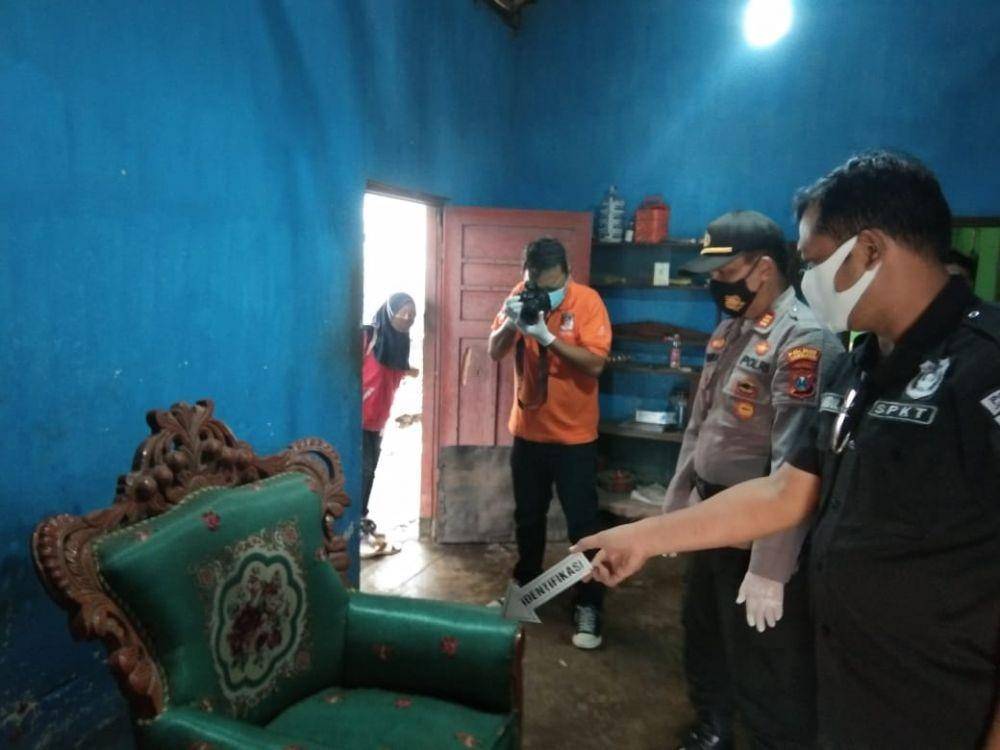 Polisi melakukan olah TKP Gantung Diri/Zainul Arifin