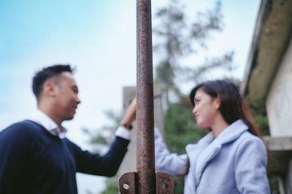 6 Kalimat Galau Bahasa Jawa yang Ngena Banget di Hati Para Pejuang LDR