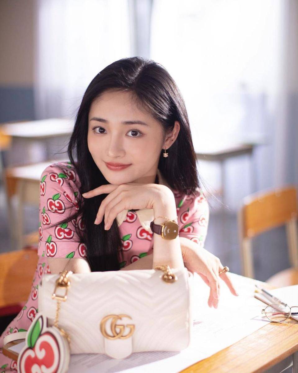 www.instagram.com/zhou_jieqiong1216