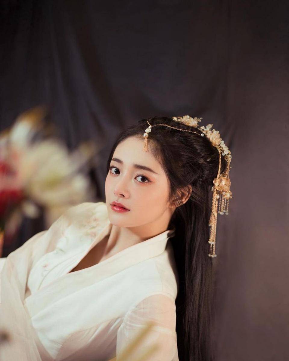 www.instagram.com/zhou_jieqiong1216