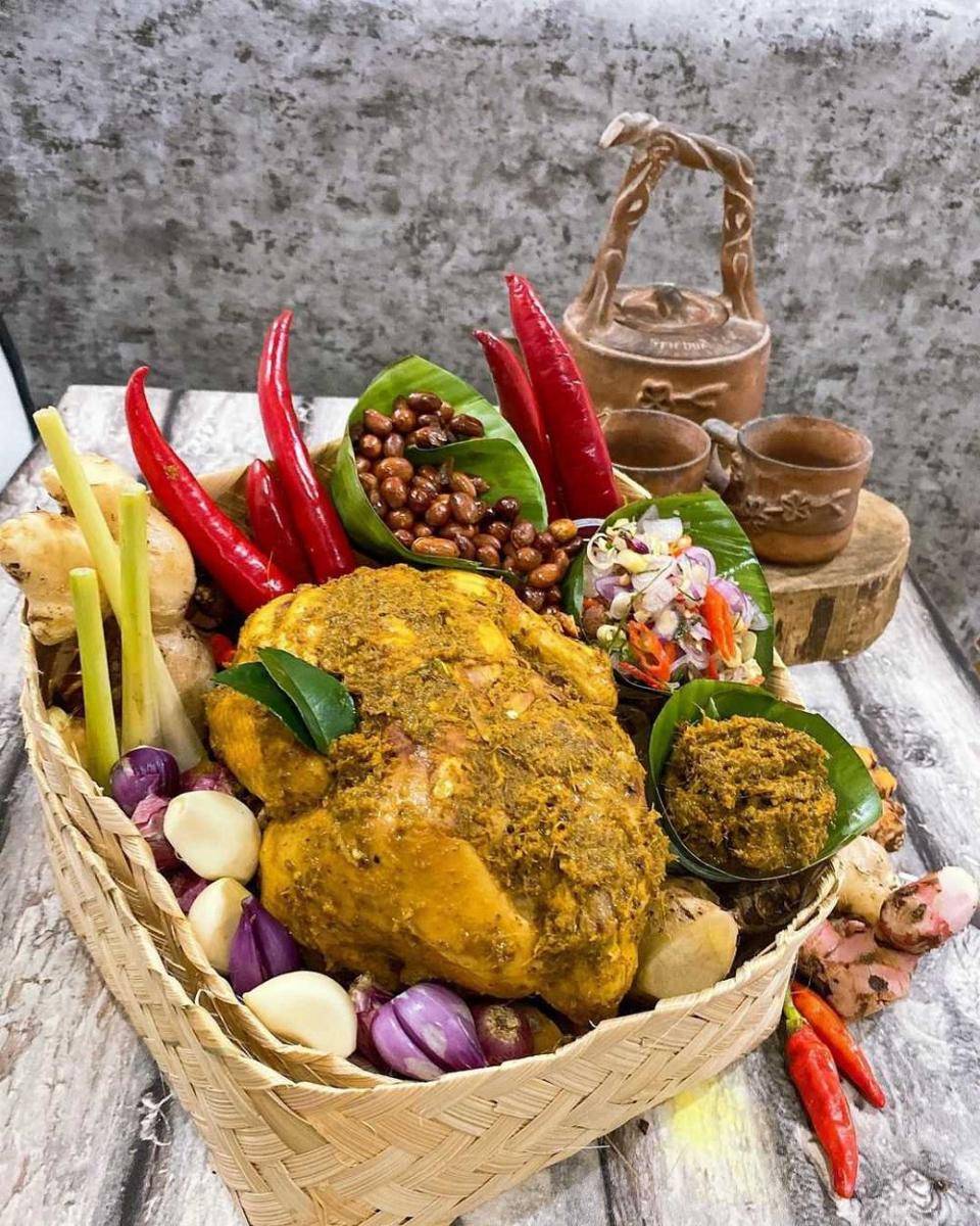Ayam Betutu Bali. Instagram.com/tutubeska