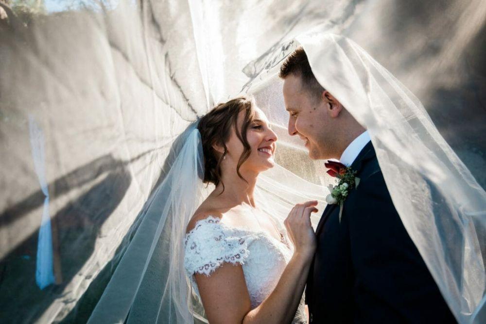 7 Jenis Lensa Terbaik untuk Foto Wedding serta Alasannya