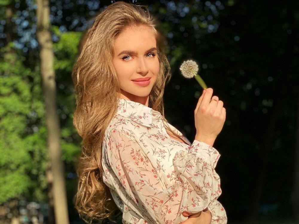 9 Potret Memesona Alina Sanko, Miss Russia 2019 yang Super Charming