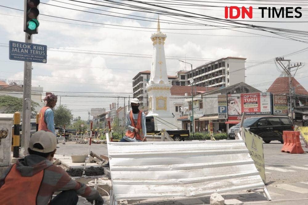 Proses penataan kawasan Tugu Pal Putih Yogyakarta, 30 Oktober 2020. IDN Times/Paulus Risang