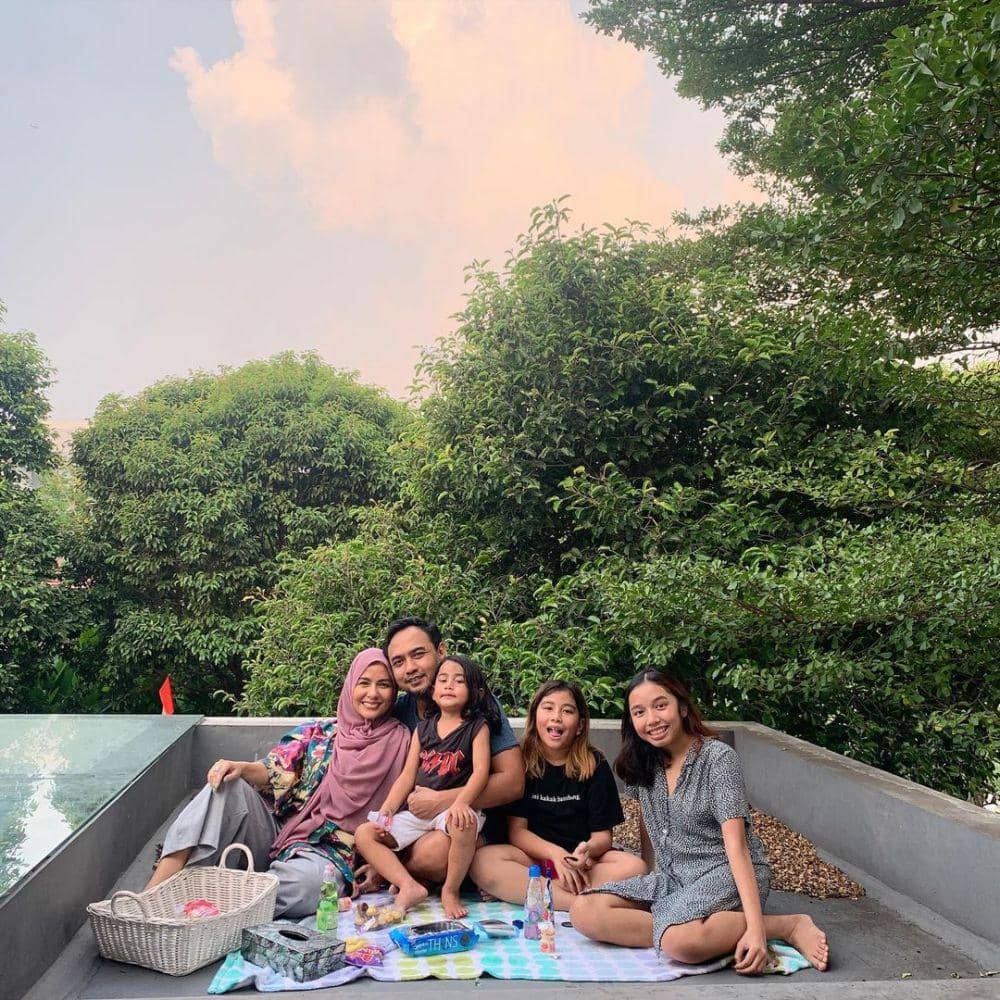 instagram.com/meisya__siregar