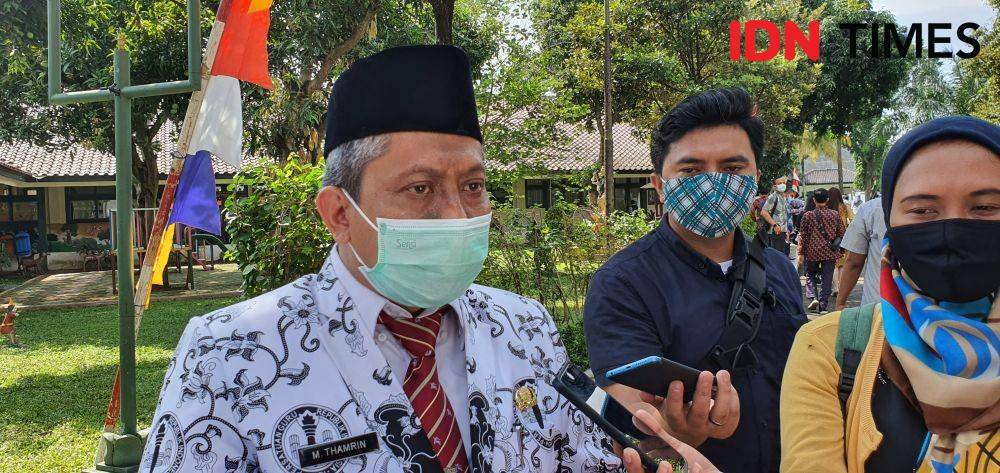 Kadisdik Kota Depok, Mohammad Thamrin saat di temui awak media. (IDNTimes/Dicky)
