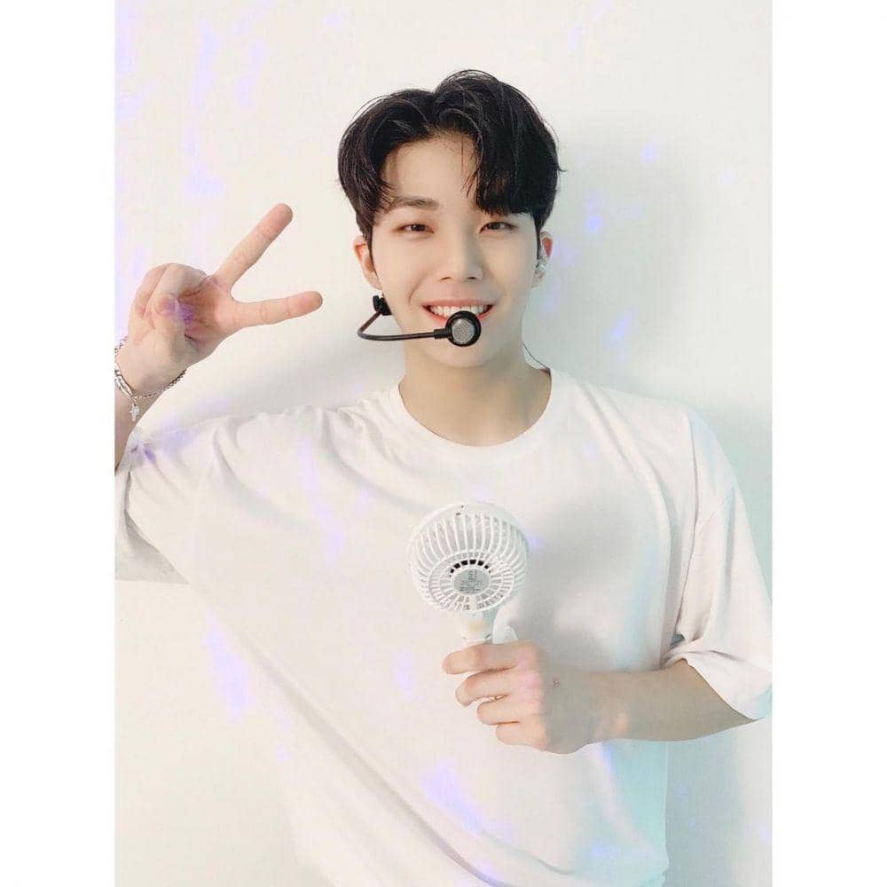 instagram.com/official.ghost9