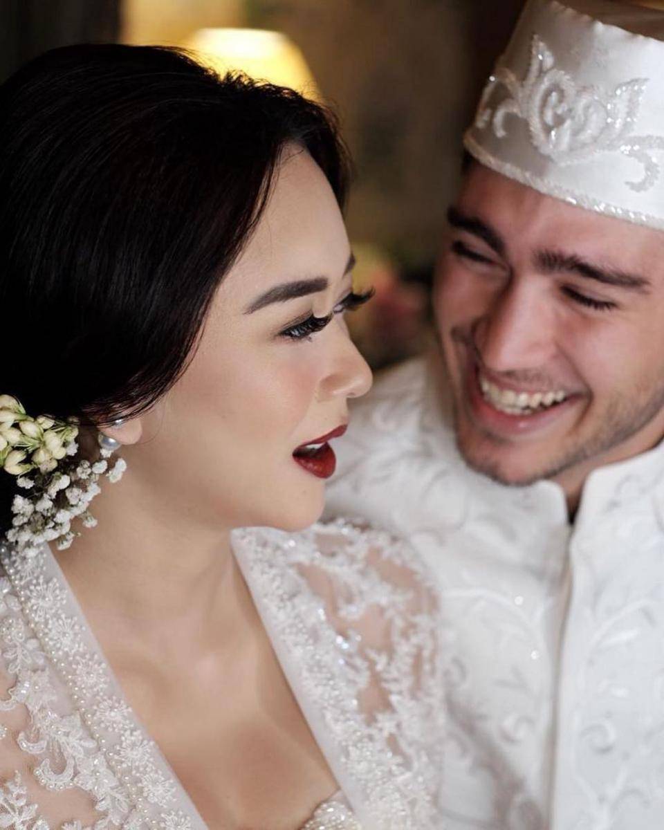 instagram.com/aurakasih