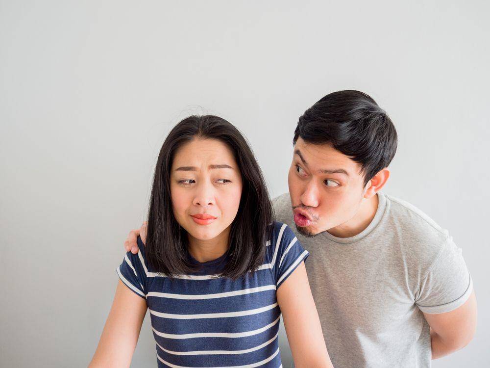 Pasangan humoris (Shutterstock/Rachata Teyparsit)