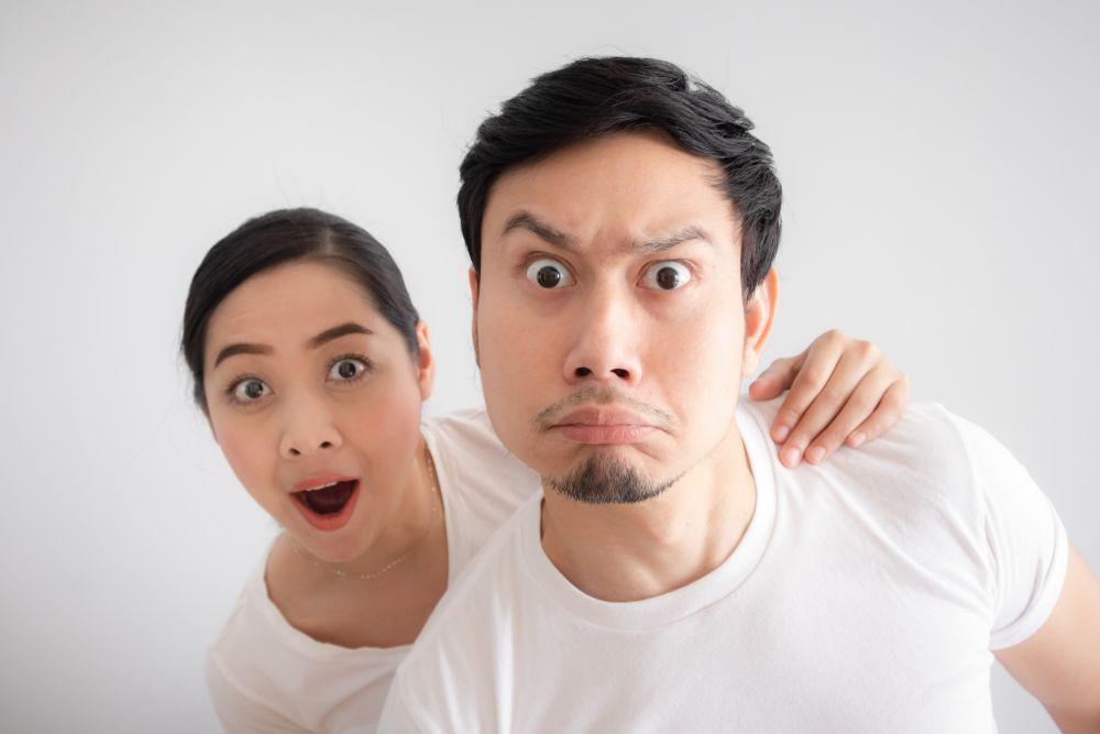 5 Cara Hadapi Pasangan yang Humoris, Auto Nyambung!