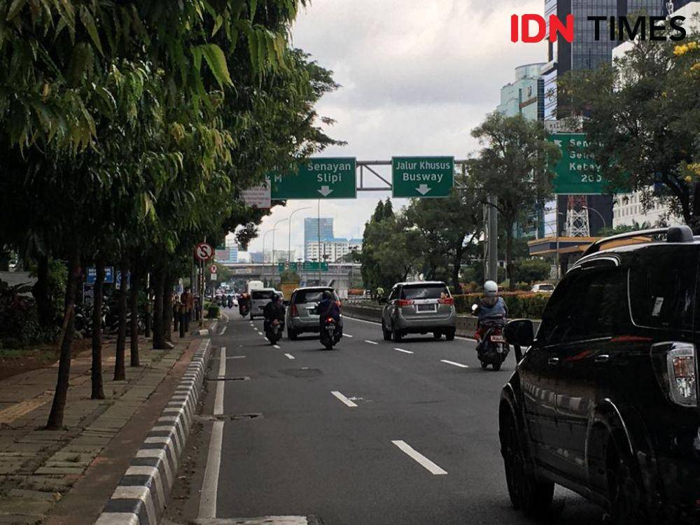 Kondisi lalu lintas Gatot Subroto-Senayan Menjelang Aksi 1812 (IDN Times/Irfan Fathurohman)
