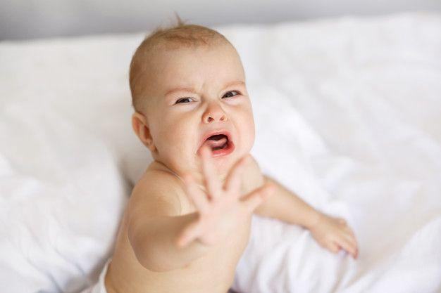 Si Kecil Sering Rewel, Bun? Ketahui 8 Penyebab Bayi Mulai Rewel