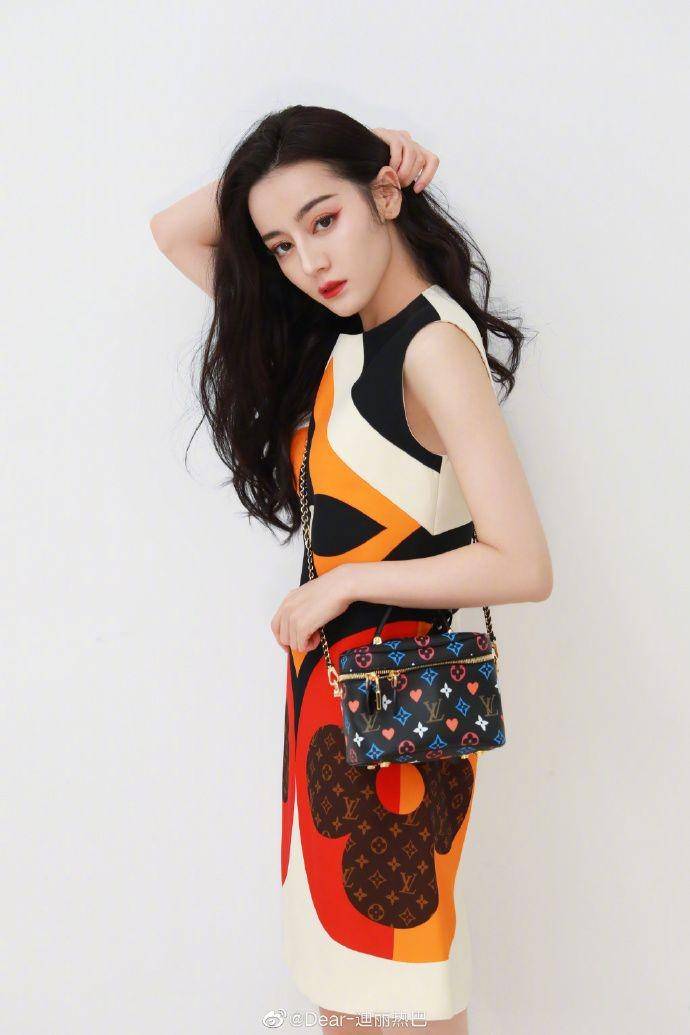 Weibo.com/u/1669879400