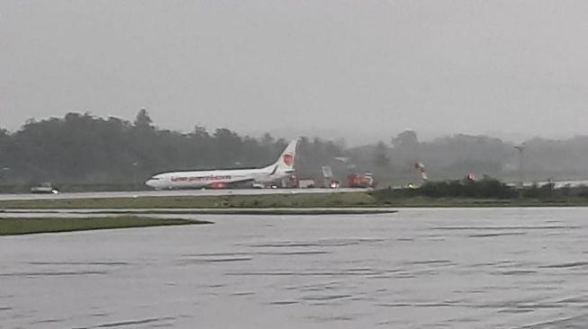 [BREAKING] Pesawat Lion Air Tergelincir di Bandara Radin Inten II