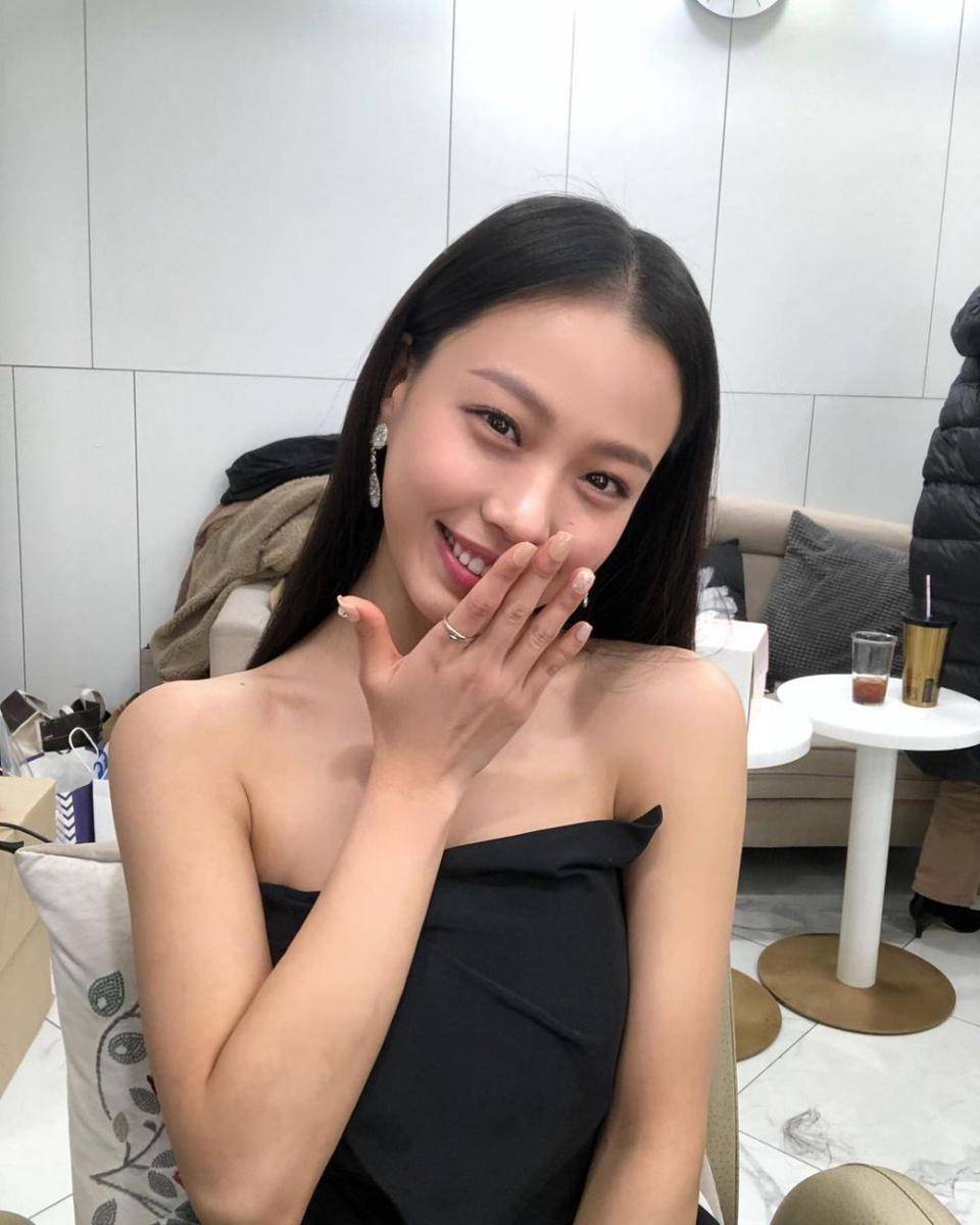 instagram.com/gominsi
