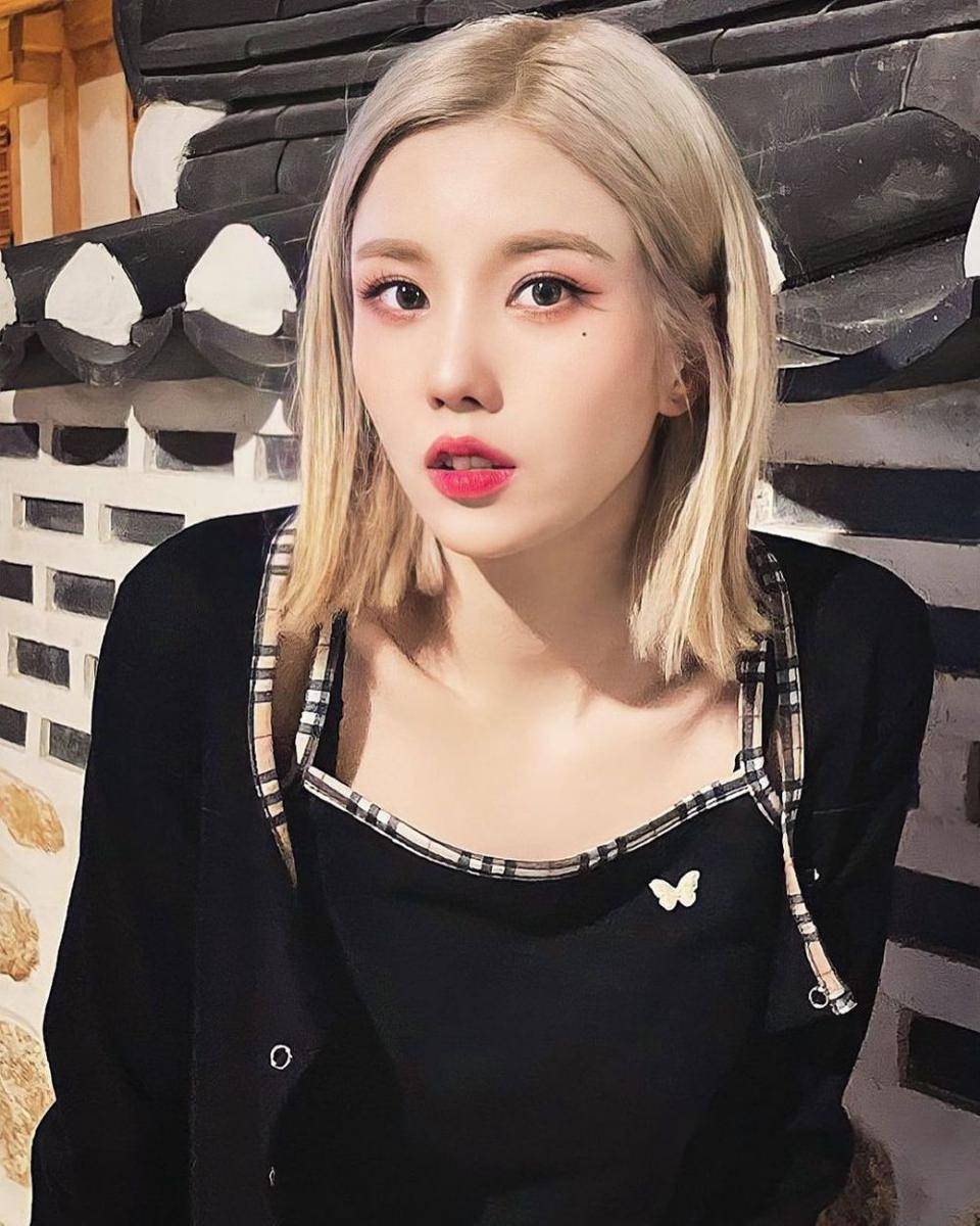 instagram.com/eunbi.izone