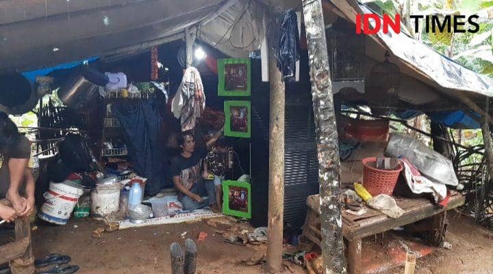 Kisah Keluarga di Pandeglang yang Setahun Tinggal di Tenda Terpal