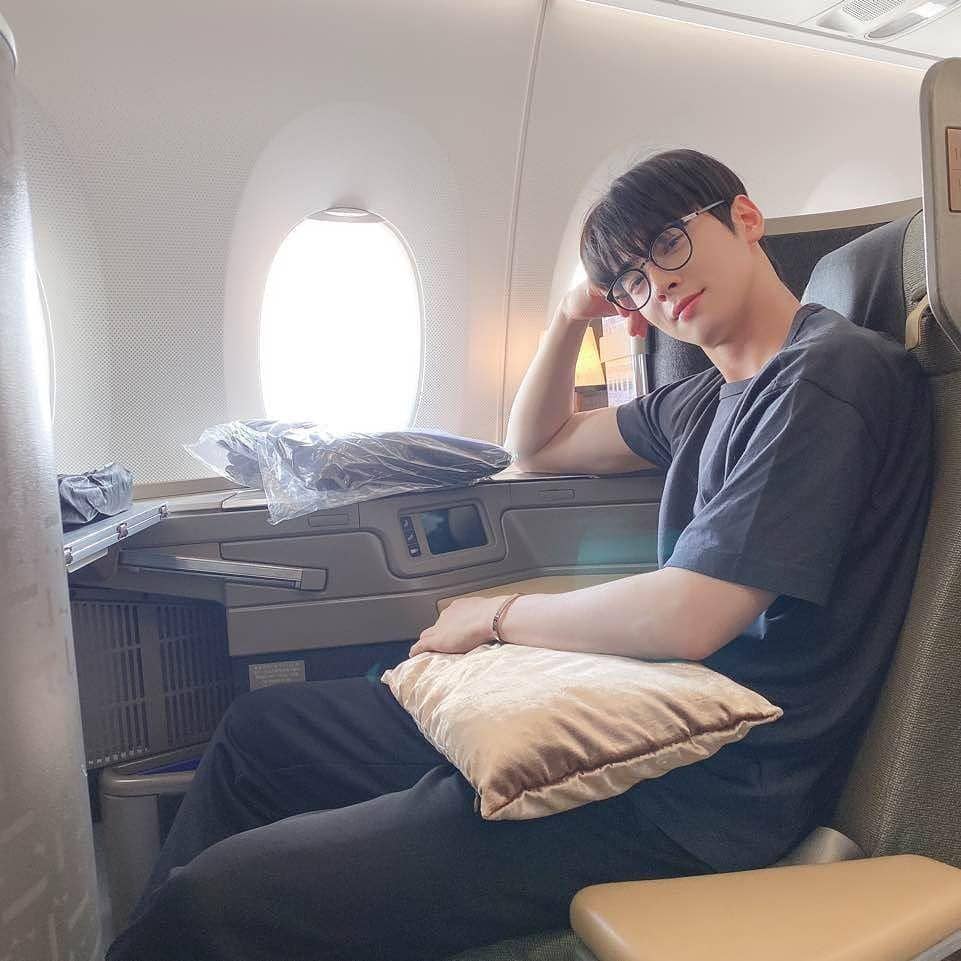Cha Eun Woo (instagram.com/eunwo.o_c)