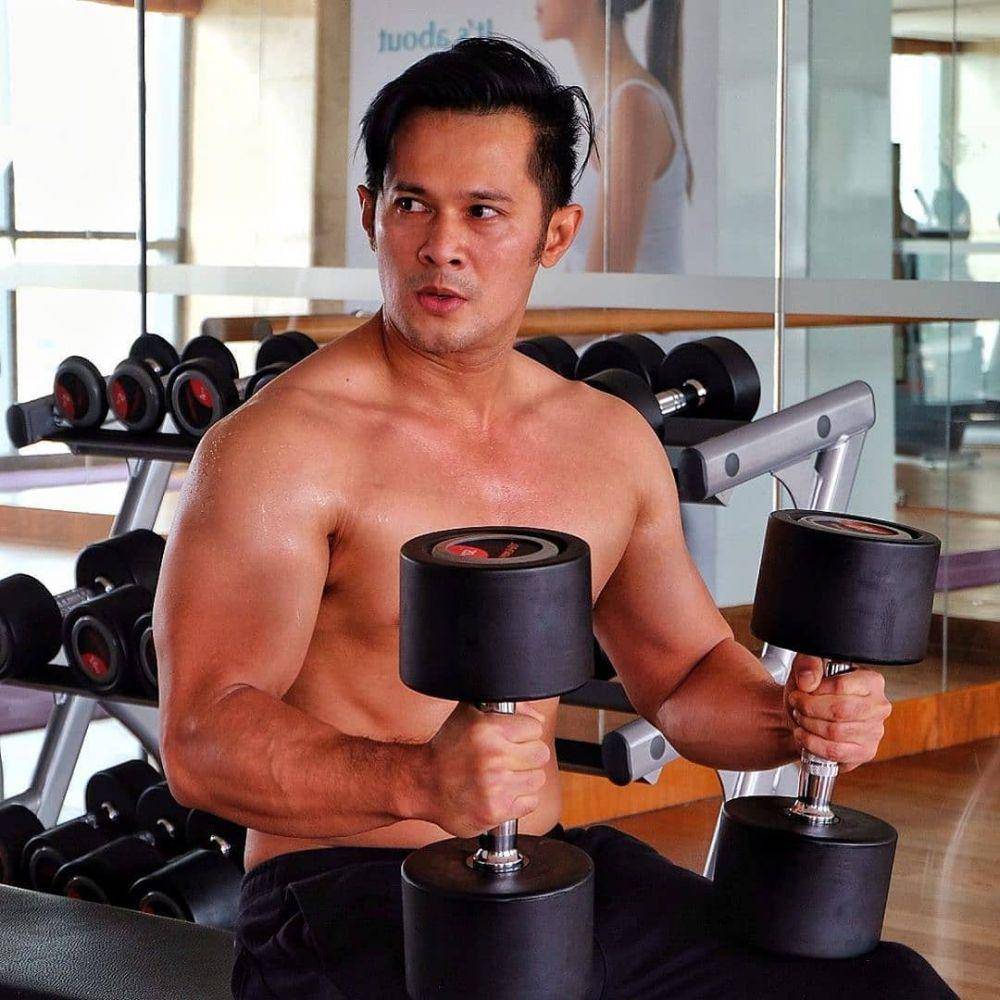 instagram.com/indocelebshirtless