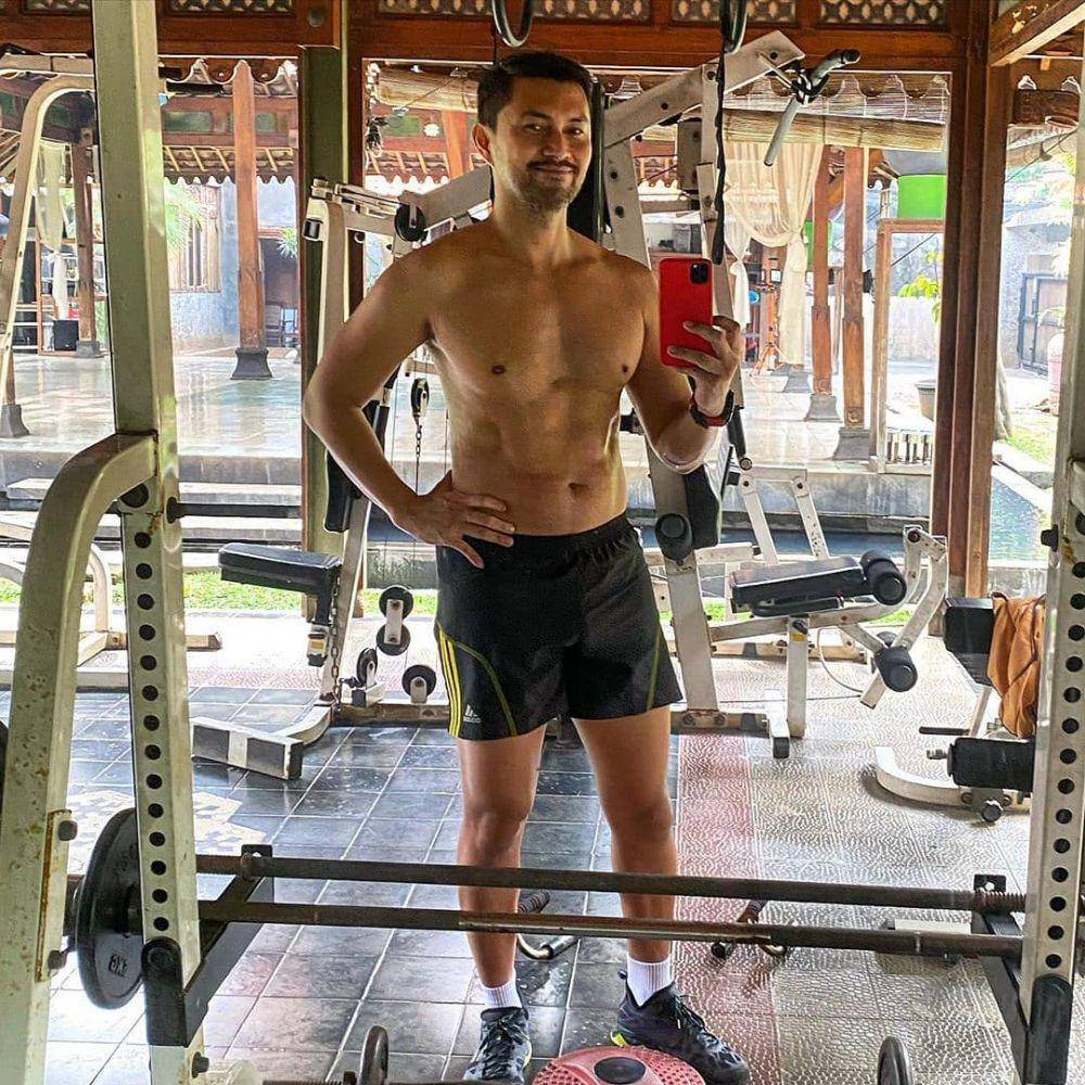 instagram.com/indocelebshirtless