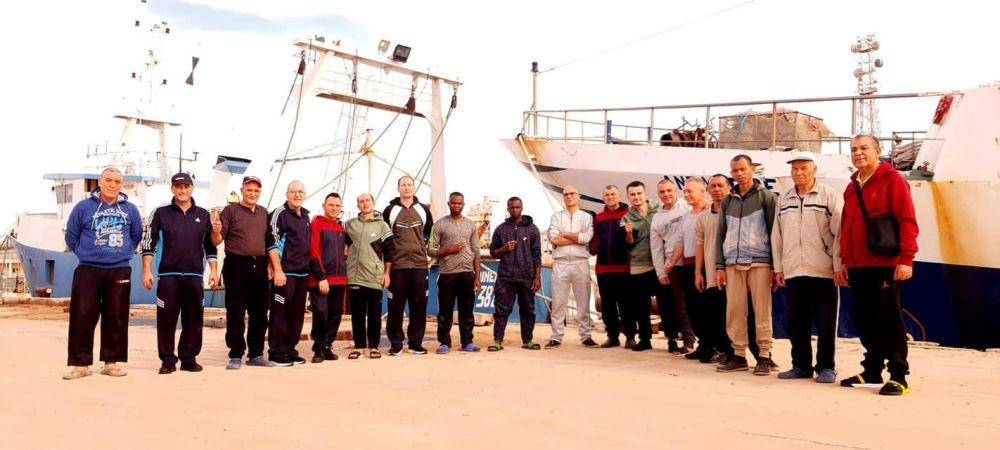 18 nelayan yang sempat ditawan di Libya dan dibebaskan oleh PM Italia Luigi di Maio (www.facebook.com/LuigiDiMaio)