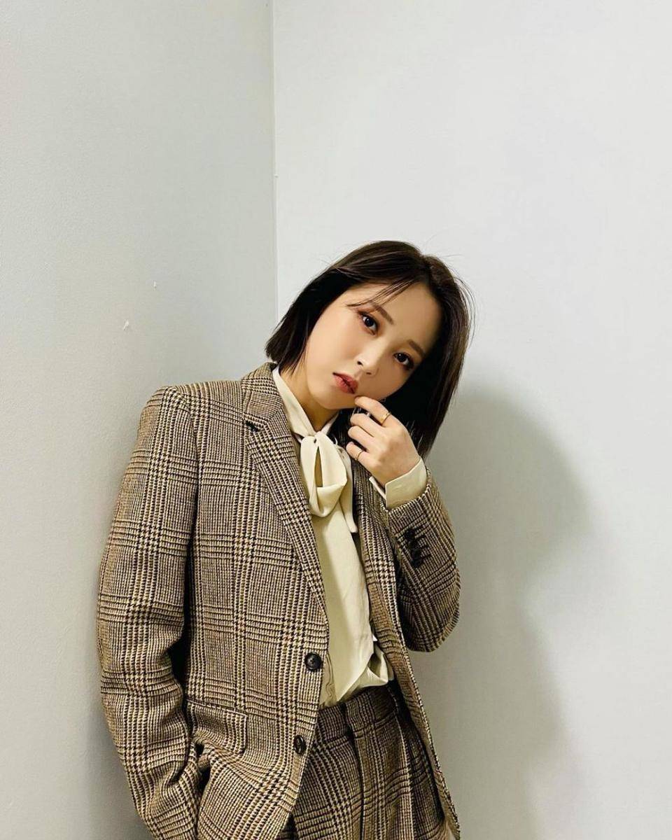 instagram.com/mo_onbyul