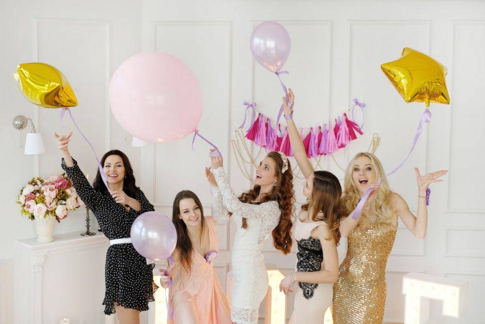 Ilustrasi bridesmaid (freepik.com/racool-studio)