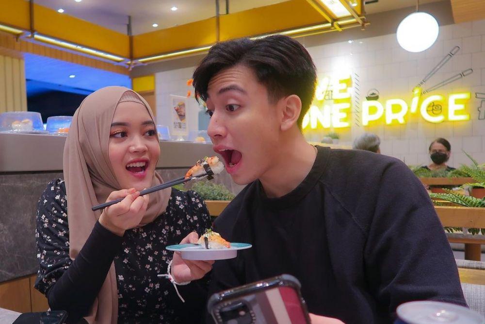 Makin Mesra, 10 Gaya Pacaran Putri Delina dan Jeffry Reksa