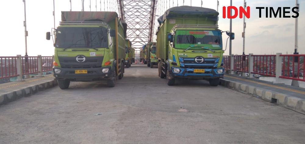 40 Ton Dump Truk Dijejer di Jembatan Musi VI, Ada Apa?