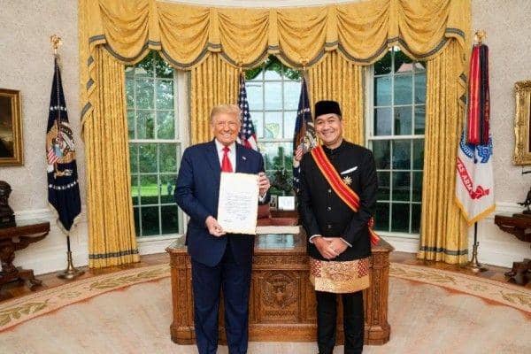 Muhammad Lutfi ketika menyerahkan surat kredensial kepada Presiden Donald J. Trump di Gedung Putih (Dokumentasi KBRI Washington DC)