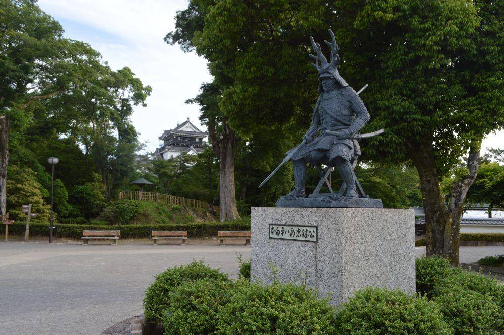 Patung Honda Tadakatsu di Taman Okazaki. commons.wikimedia.org