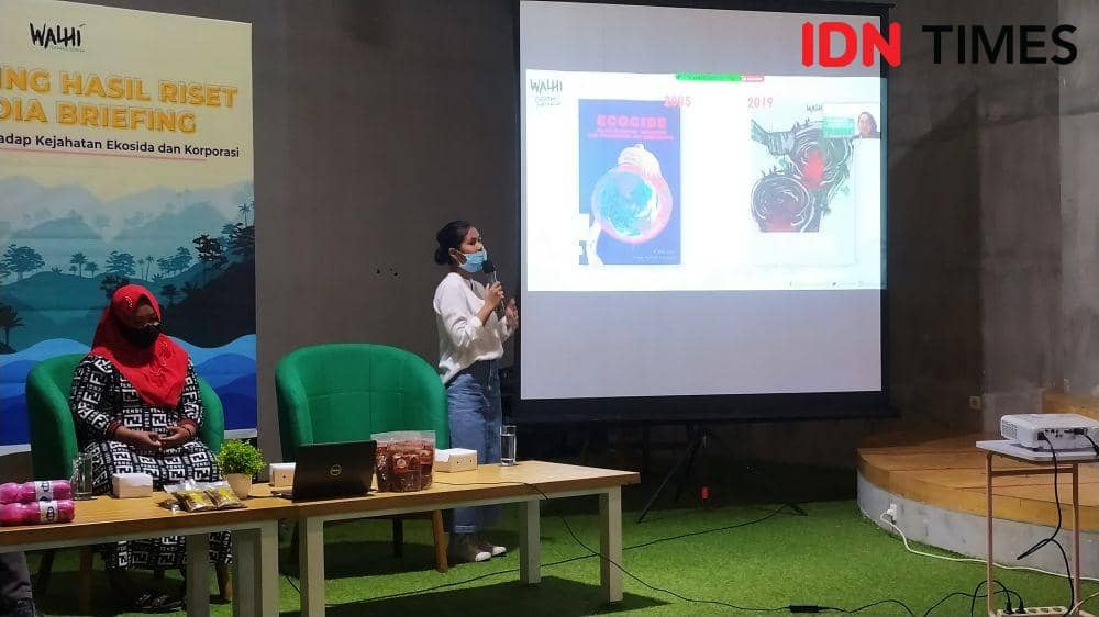 Pemaparan hasil riset WALHI soal persepsi publik terhadap kejahatan ekosida dan korporasi di Bikin Bikin Creative Hub Mall Nipah Makassar, Rabu (23/12/2020). IDN Times/Asrhawi Muin