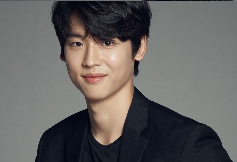 10 Potret Park Jung Woo, Asisten Magang di KDrama Fly High, Butterfly