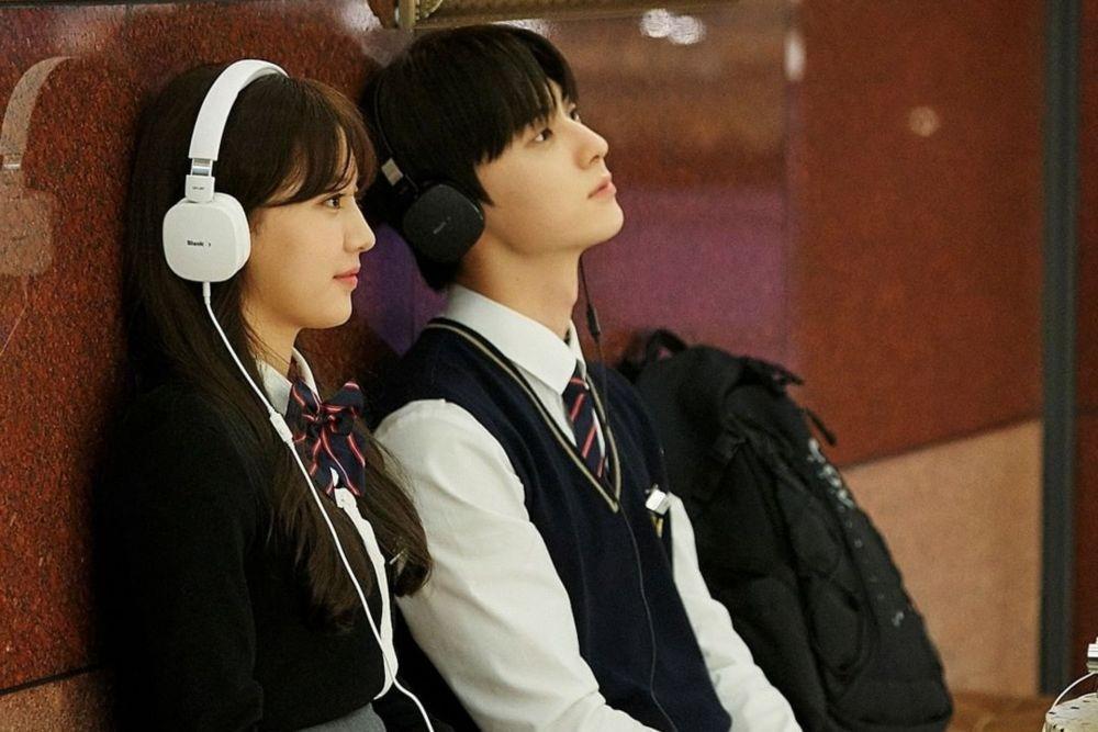 Jadi Couple di Live On, 10 Potret Kedekatan Minhyun NU'EST-Jung Da Bin