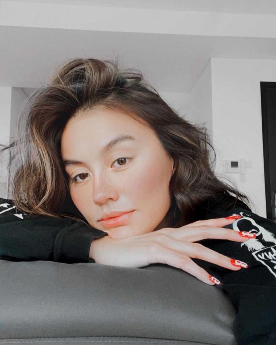 10 Gaya Selfie Agnez Monica yang Manis Abis, Idola Semua Kalangan