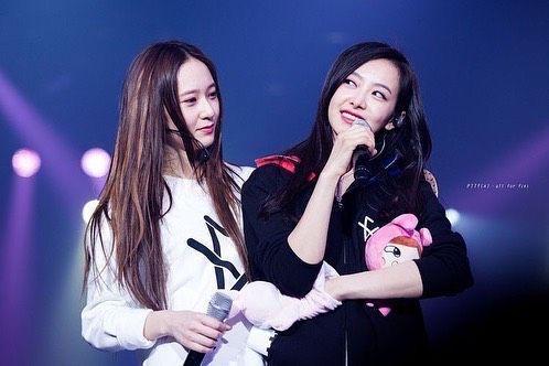 Bak Saudara Kandung, 9 Potret Kebersamaan Victoria dan Krystal f(x)